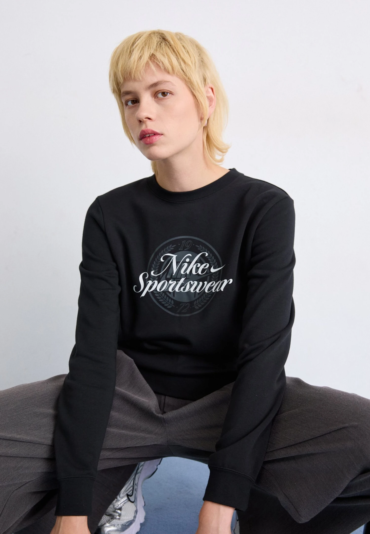 Nike Sportswear CLUB CREW - Sweatshirt - Black/photon Dust 4 Nike Sportswear CLUB CREW - Sweatshirt - Black/photon Dust – Bild 4