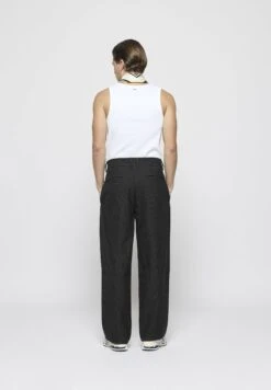 PINSTRIPED REGULAR TAILORED PANTS UNISEX - Trousers - Black 8 PINSTRIPED REGULAR TAILORED PANTS UNISEX - Trousers - Black -Friboo Verkauf Geschaft da08d7213acc4d25a5b2b1583f7599b3