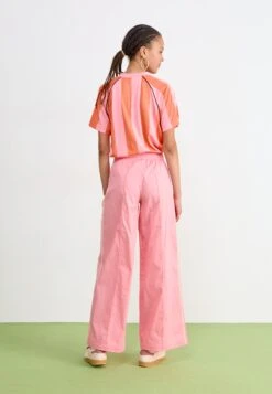 Adidas Originals WIDELEG PANT - Tracksuit Bottoms - Semi Pink Spark -Friboo Verkauf Geschaft da68021f0f6143d3920297470d0d251c