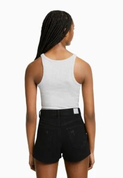 BERSHKA RIPPED WITH POCKETS - Jeans Shorts - Black -Friboo Verkauf Geschaft db320a3828284542814d9902b2462297