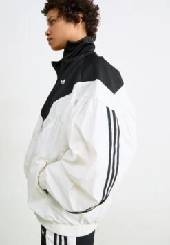 Adidas Originals R3CODED TRACKTOP - Summer Jacket - Black/cloud White 10 Adidas Originals R3CODED TRACKTOP - Summer Jacket - Black/cloud White -Friboo Verkauf Geschaft dbcb0a6baff642cda199451a4c8f0afc