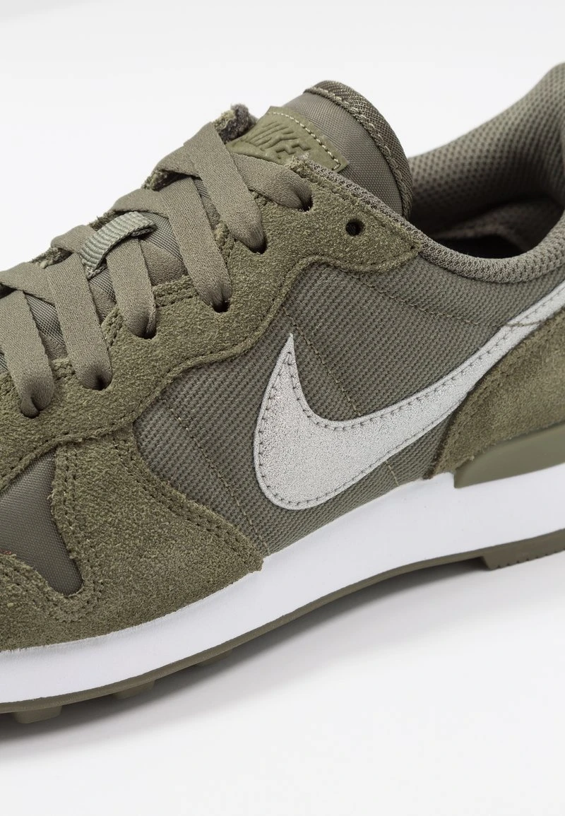 Nike Sportswear INTERNATIONALIST - Sneaker Low - Med Olive/white 3 Nike Sportswear INTERNATIONALIST - Sneaker Low - Med Olive/white – Bild 3