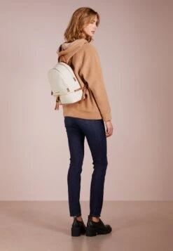 MICHAEL Michael Kors RHEA ZIP BACK PACK - Rucksack - Vanilla 9 MICHAEL Michael Kors RHEA ZIP BACK PACK - Rucksack - Vanilla -Friboo Verkauf Geschaft dee82c95da3a4a03b9c1f93f0636a95b