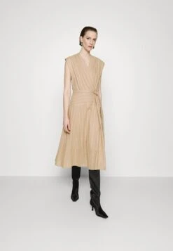 DKNY V NECK BELTED MIDI - Freizeitkleid - Khaki/ivory -Friboo Verkauf Geschaft e8affa56c35640c8b249e45431b09e4d