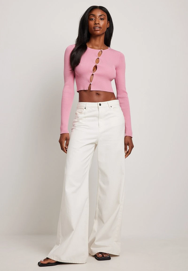 NA-KD FEIN MIT MUTTKNÖPFEN DETAIL - Strickjacke - Dusty Pink 2 NA-KD FEIN MIT MUTTKNÖPFEN DETAIL - Strickjacke - Dusty Pink – Bild 2