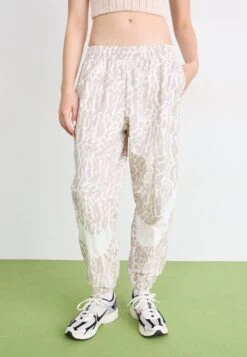 Nike Sportswear TREND PANT - Tracksuit Bottoms - College Grey