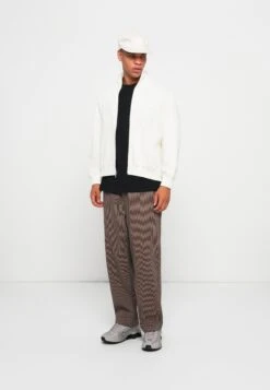 Santa Cruz RAILROAD PANTS UNISEX - Trousers - Brown 8 Santa Cruz RAILROAD PANTS UNISEX - Trousers - Brown -Friboo Verkauf Geschaft f1941c33bfb544dba1c1a8713c3b456d