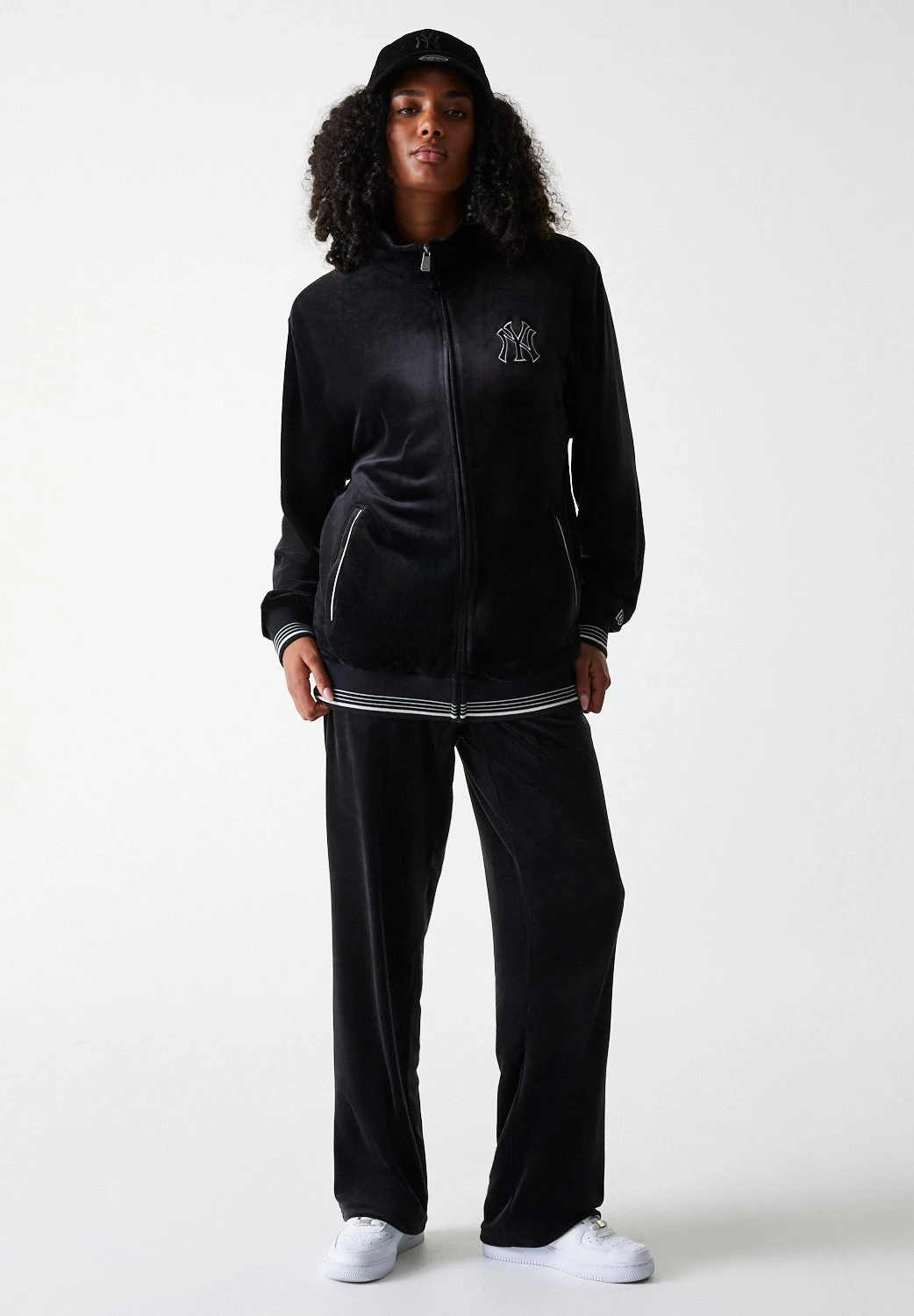 NEW ERA NEW YORK YANKEES TRACK PANT UNISEX - Tracksuit Bottoms - Black 4 NEW ERA NEW YORK YANKEES TRACK PANT UNISEX - Tracksuit Bottoms - Black – Bild 4