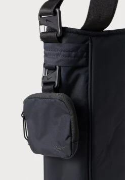 Nike Sportswear COMMUTE TOTE UNISEX - Tote Bag - Black/anthracite -Friboo Verkauf Geschaft facf928615f5425fb8ae246810d23b20