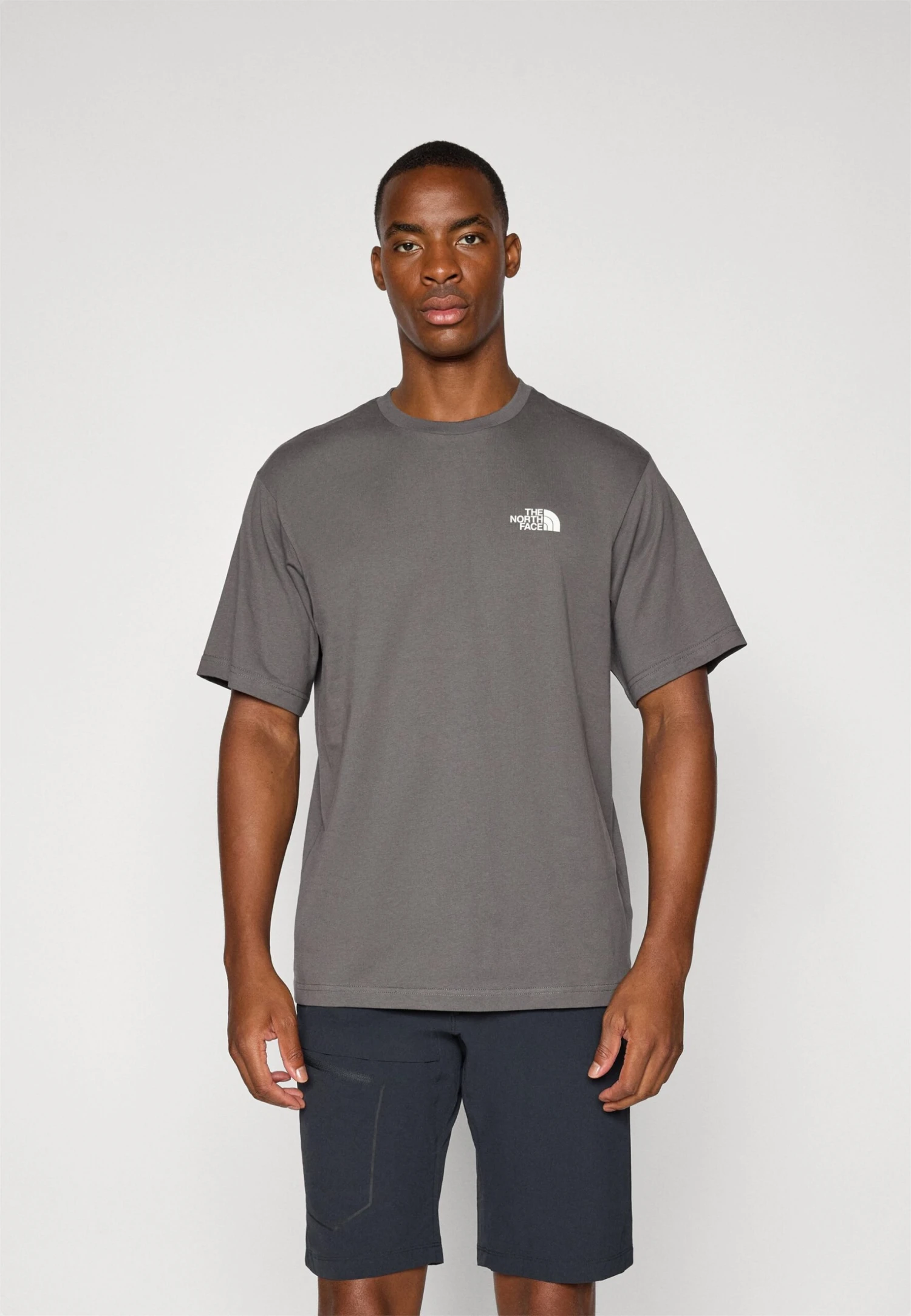 The North Face EXPLORE GEAR RELAXED TEE UNISEX - Print T-shirt - Anthracite Grey 3 The North Face EXPLORE GEAR RELAXED TEE UNISEX - Print T-shirt - Anthracite Grey – Bild 3